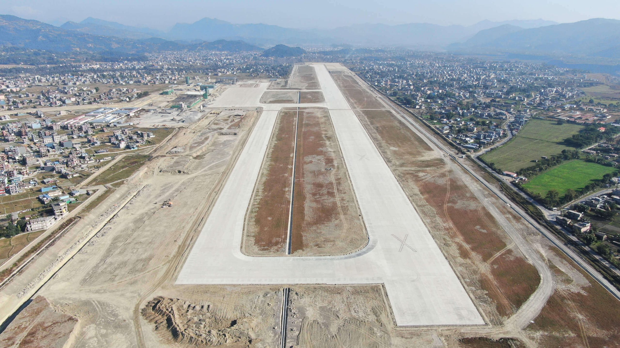 Aeroport Pokhara piste atterrissage ouest-est