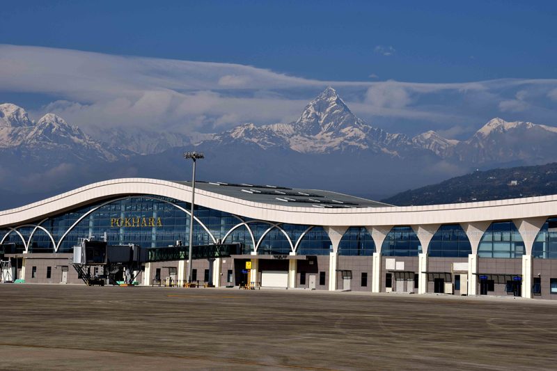Aeroport International de Pokhara et l'Annapurna